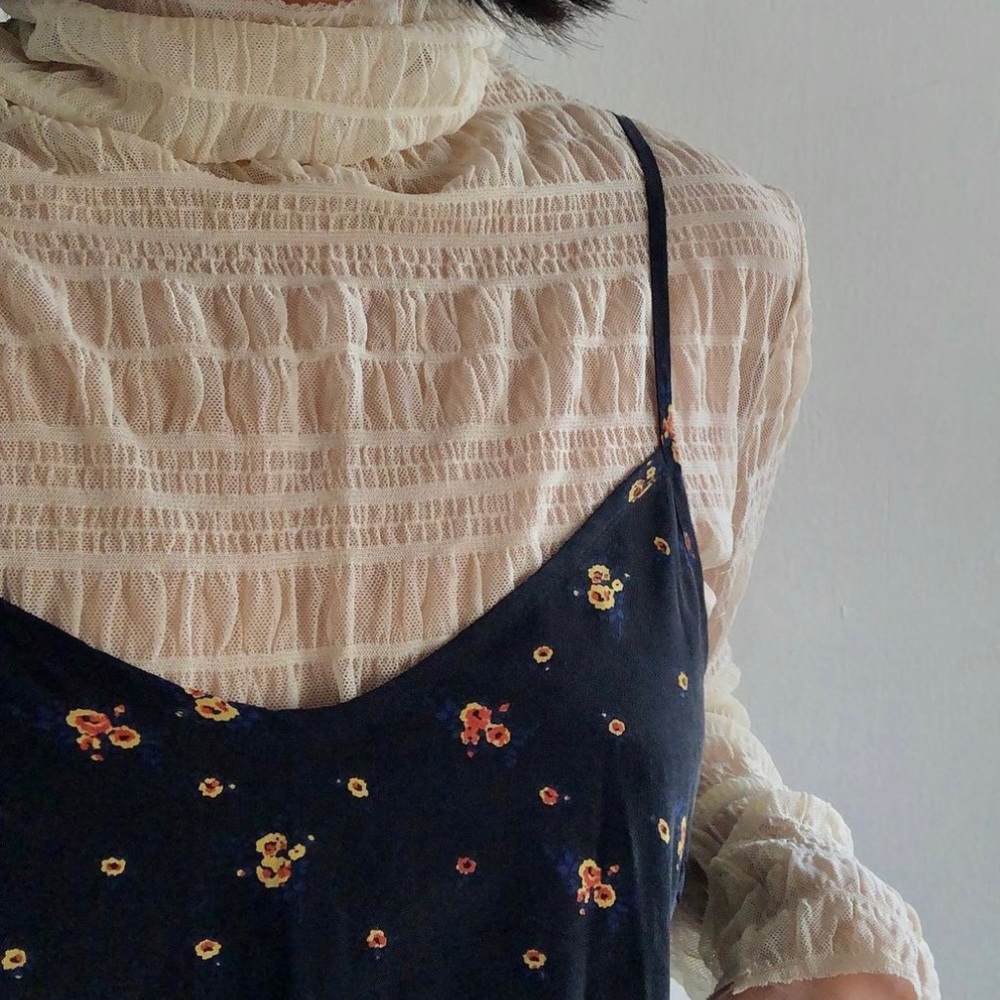 100% silk aritzia flower tank with lace detail